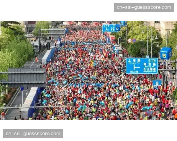 XC马拉松世锦赛选拔赛，三名车手在最后冲刺中几乎同时撞线