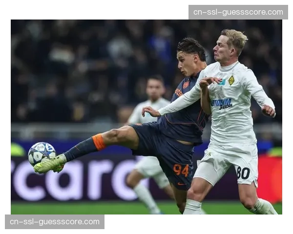 “欧冠体验日”活动在米兰展开,吸引逾千名青少年参与足球训练课 “欧冠体验日”活动在米兰展开,吸引逾千名青少年参与足球训练课